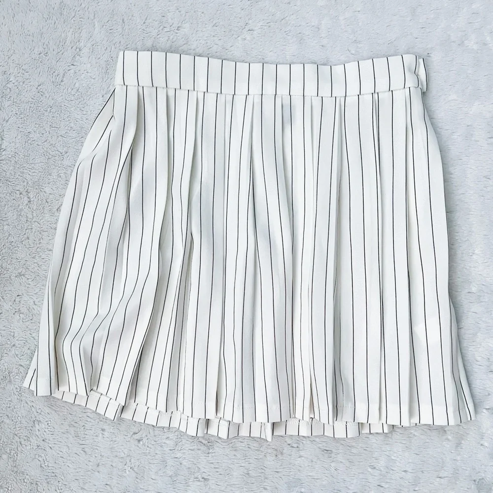 LIONESS White & Black Pin Stripe Pleated High Rise Mini Skirt
